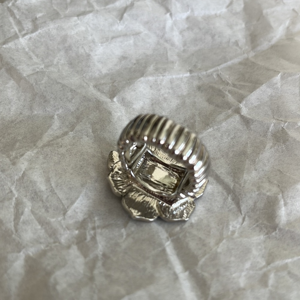 Guess Flower Ring - Picture 5 of 5